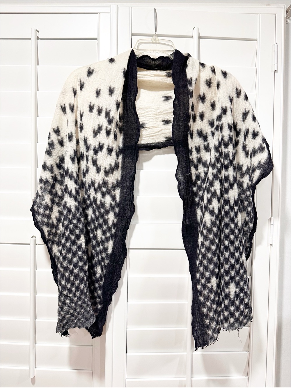 Tara Accessory 100% Wool Black & Cream Abstract Print Scarf Wrap Long